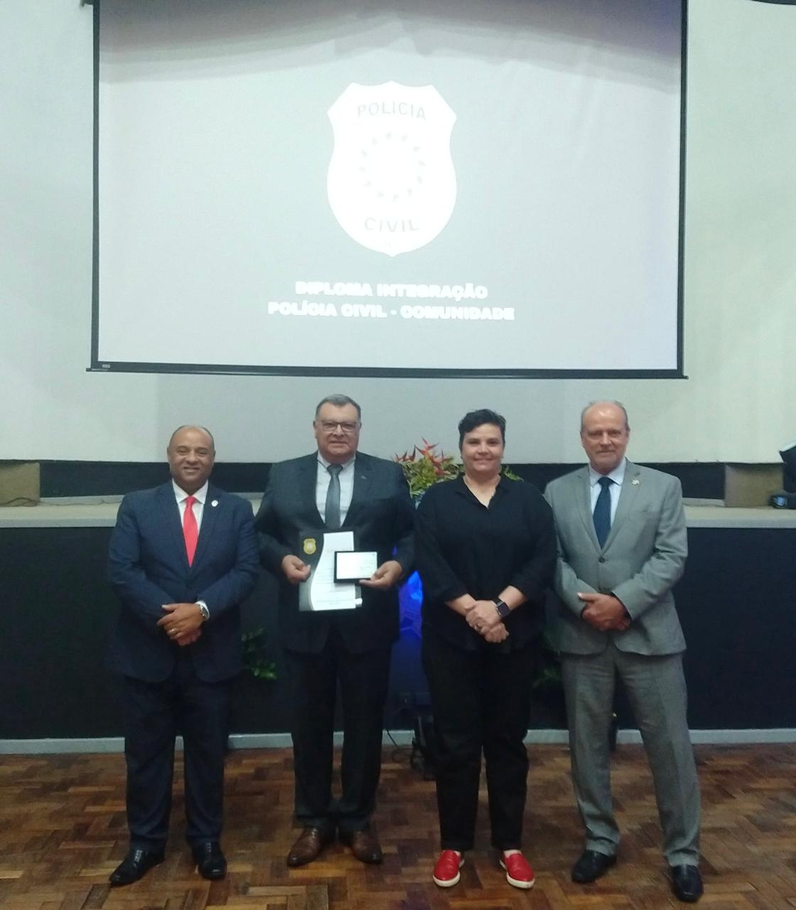 Presidente Ramos recebe distinção da Polícia Civil do RS com o Diploma “Amigo da Polícia”